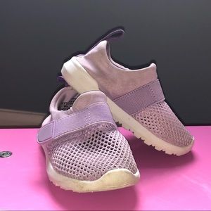 Size 5 cat & jack toddler shoes